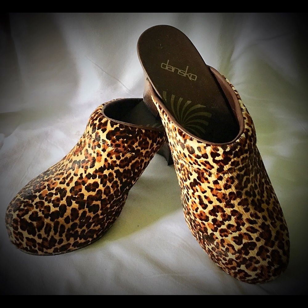 New - DANSKO Leopard Print Clogs. Size 9.5-10 (40)